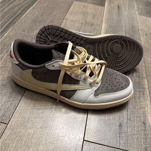 Travis Scott air Jordan 1 low mochas